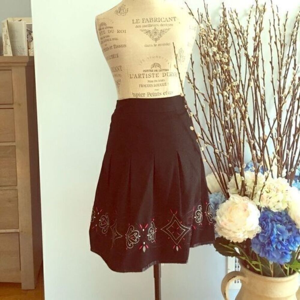 Ann Taylor skirt with embroidered detail overlay